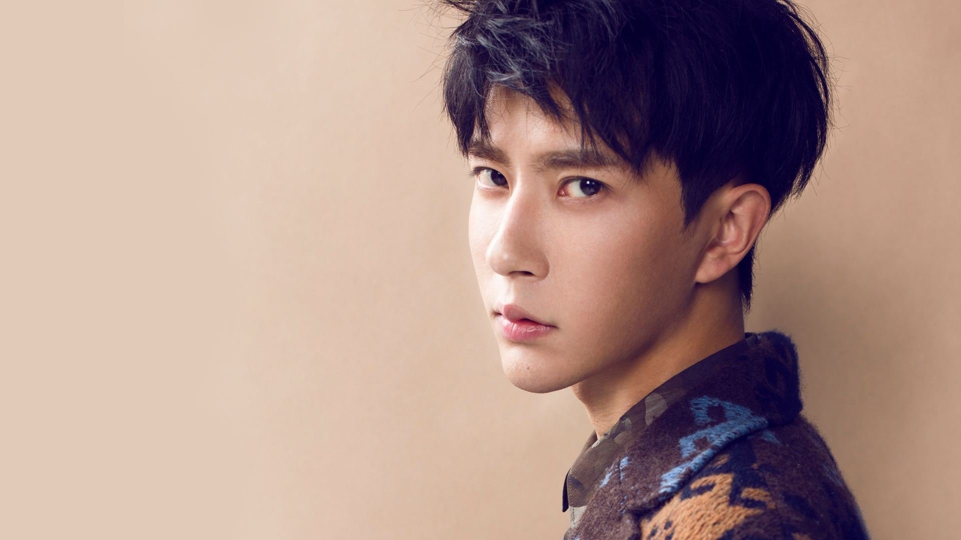 开云体育视频直播-_攀岩飞跃极限：征服巍峨山峰_，攀岩跳跃