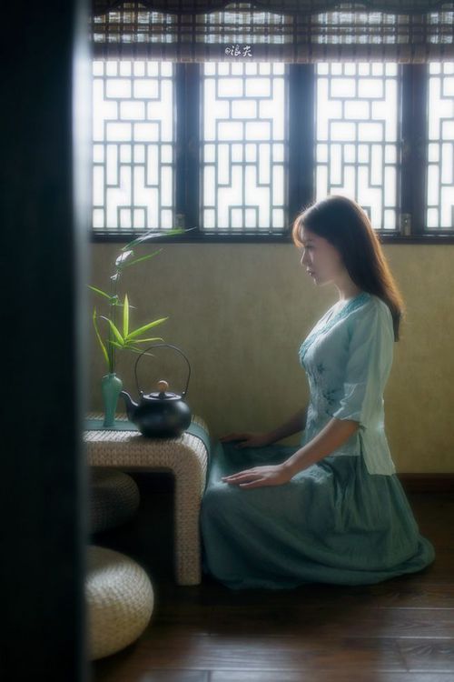 “季中大考，冠军潜力股：哪个队能脱颖而出？”，季中冠军赛是什么意思