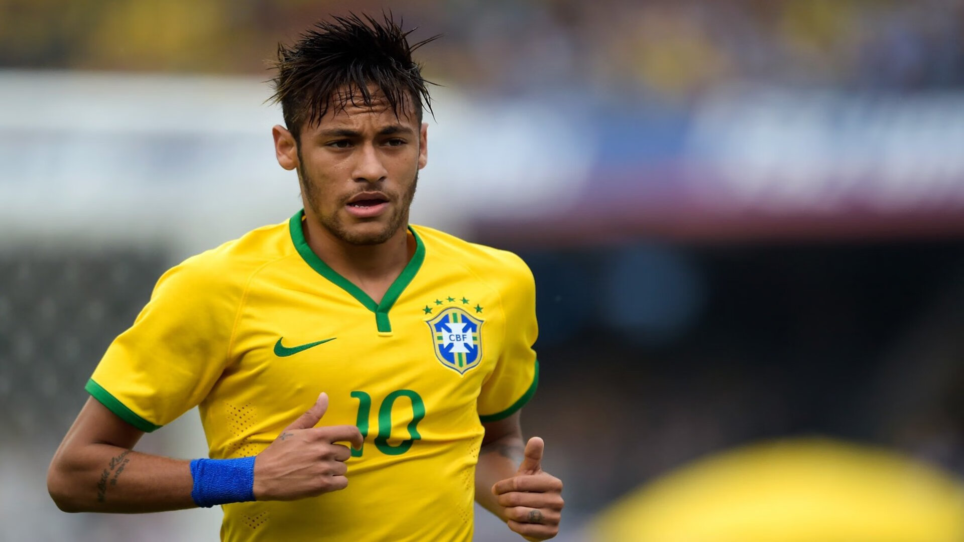 在季后赛关键战中，蒂伊多次抢断反击，成为球队防守的“定海神针”！